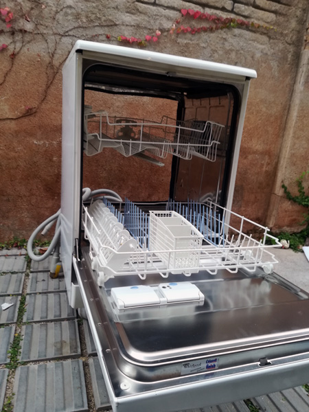 lavavajilla whirlpool 1u